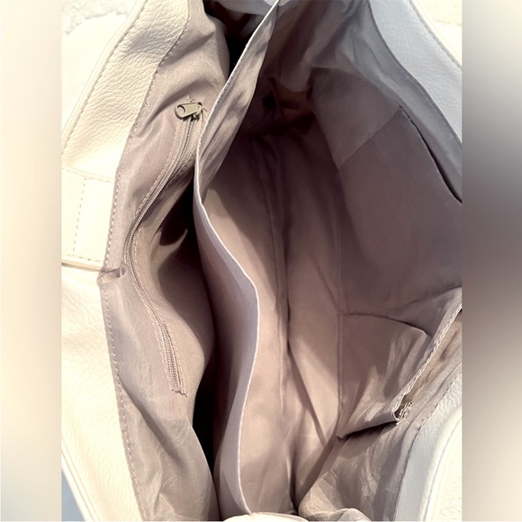 🤍 Womens White Large Tote/Hand Bag Pocketbook - Cut Out design 🛍️ - Picture 3 of 4